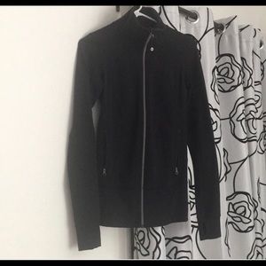 Size 4 lululemon jacket 🍋